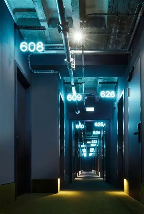 這樣的酒店門牌好設計，你會一眼就記住嗎？